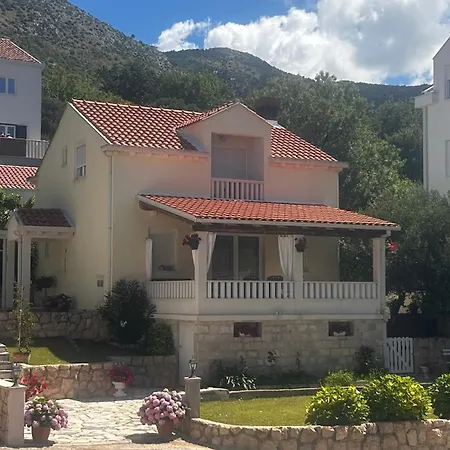 Tina Casa de Férias *