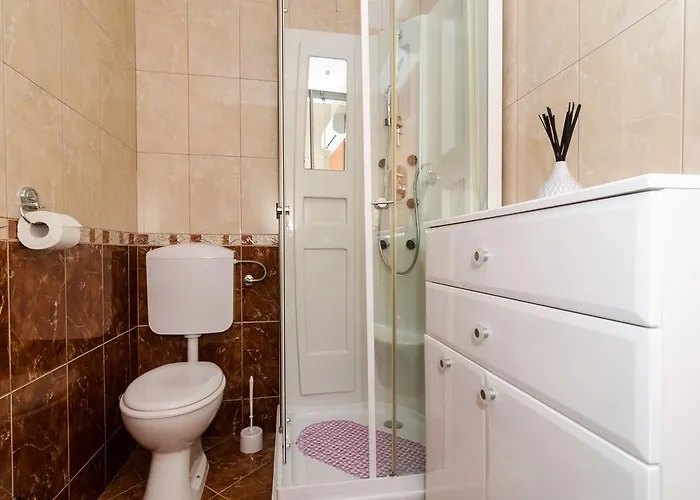 בית נופש Tina קאבטאט