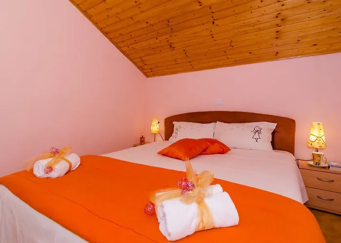 בית נופש Tina *