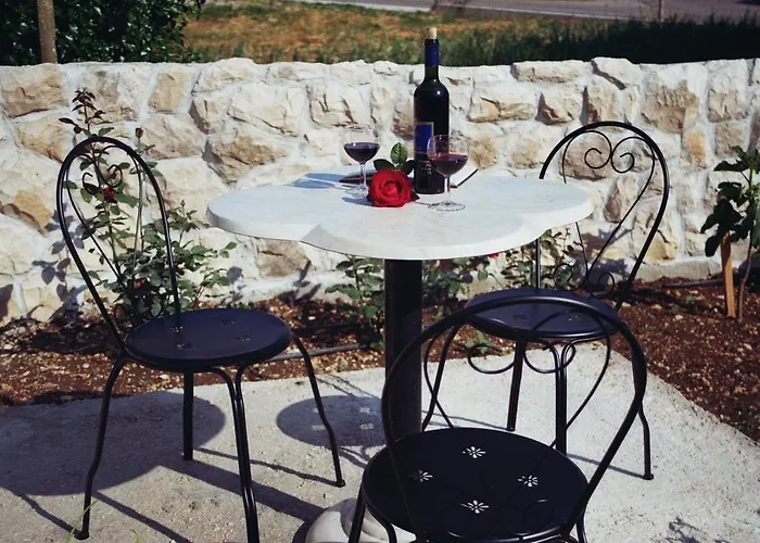 בית נופש Tina *