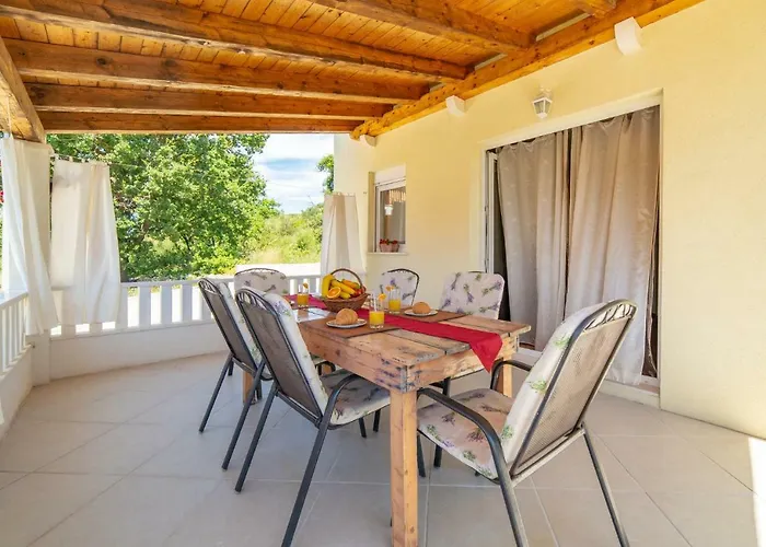 בית נופש Tina קאבטאט